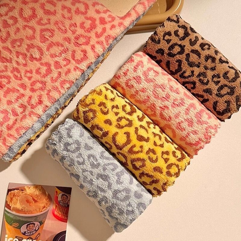 Leopard Print Small Square Towel 30*30 Coral Fleece Non-Shedding Square Face Towel Leopard Print Small Square Towel 30*30 Coral Fleece Non-Shedding Square Face Towel