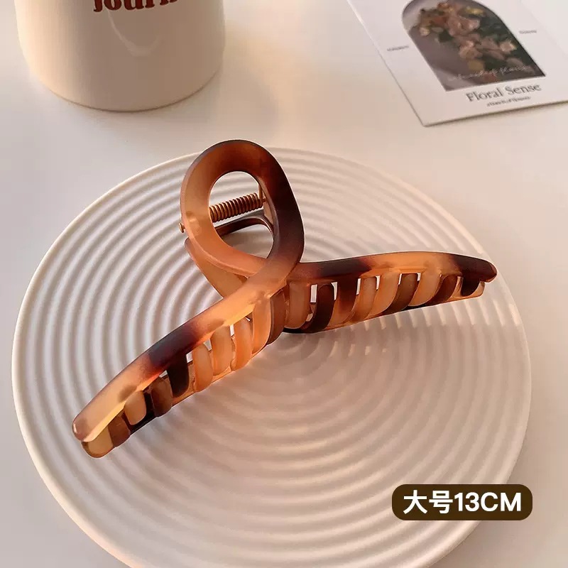 Milk Brown simple clip de tiburón horquilla hembra Cabeza trasera updo clip de pelo cabeza de plástico grande pinza de pelo tocado horquilla