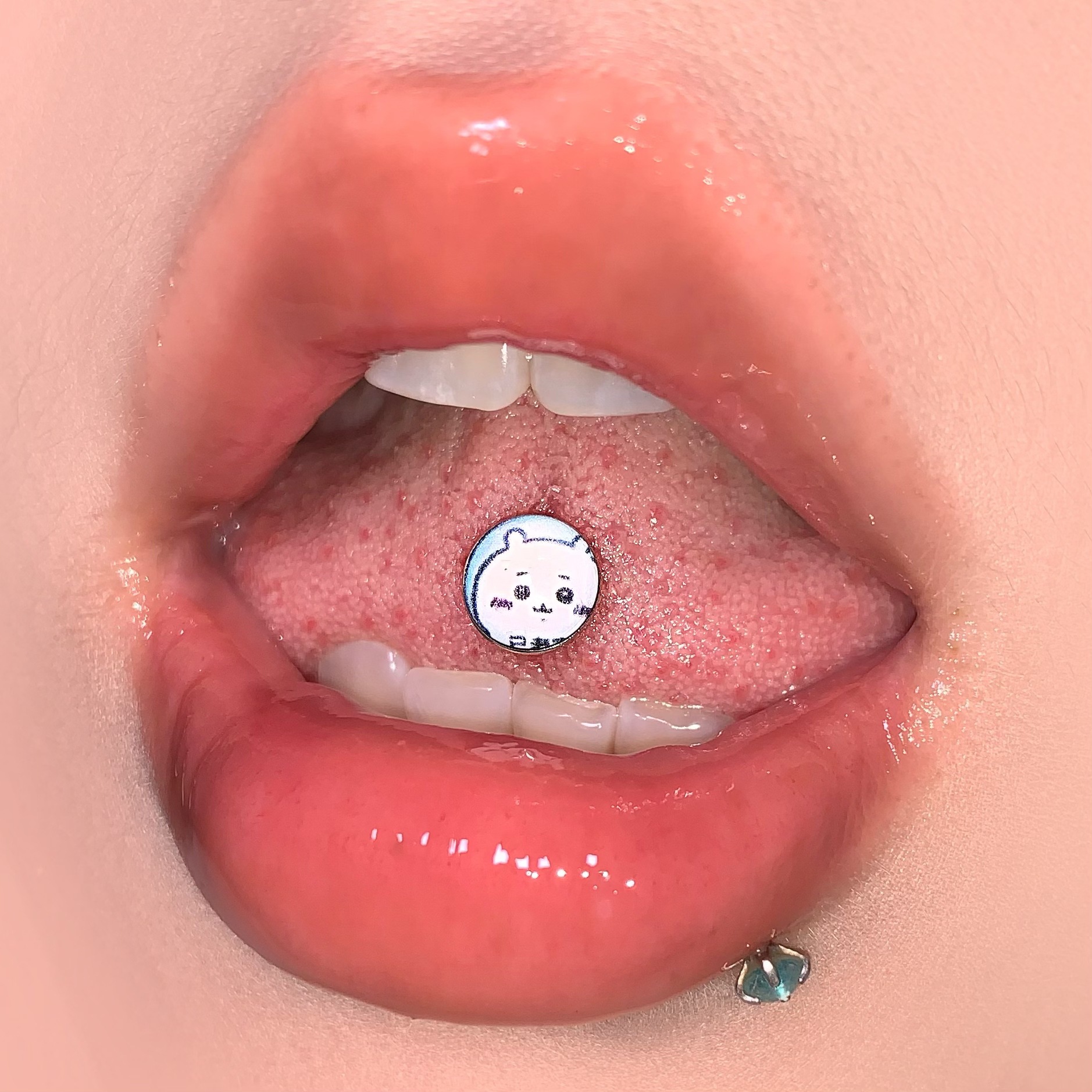 Silver pointed spike labret stud material detail