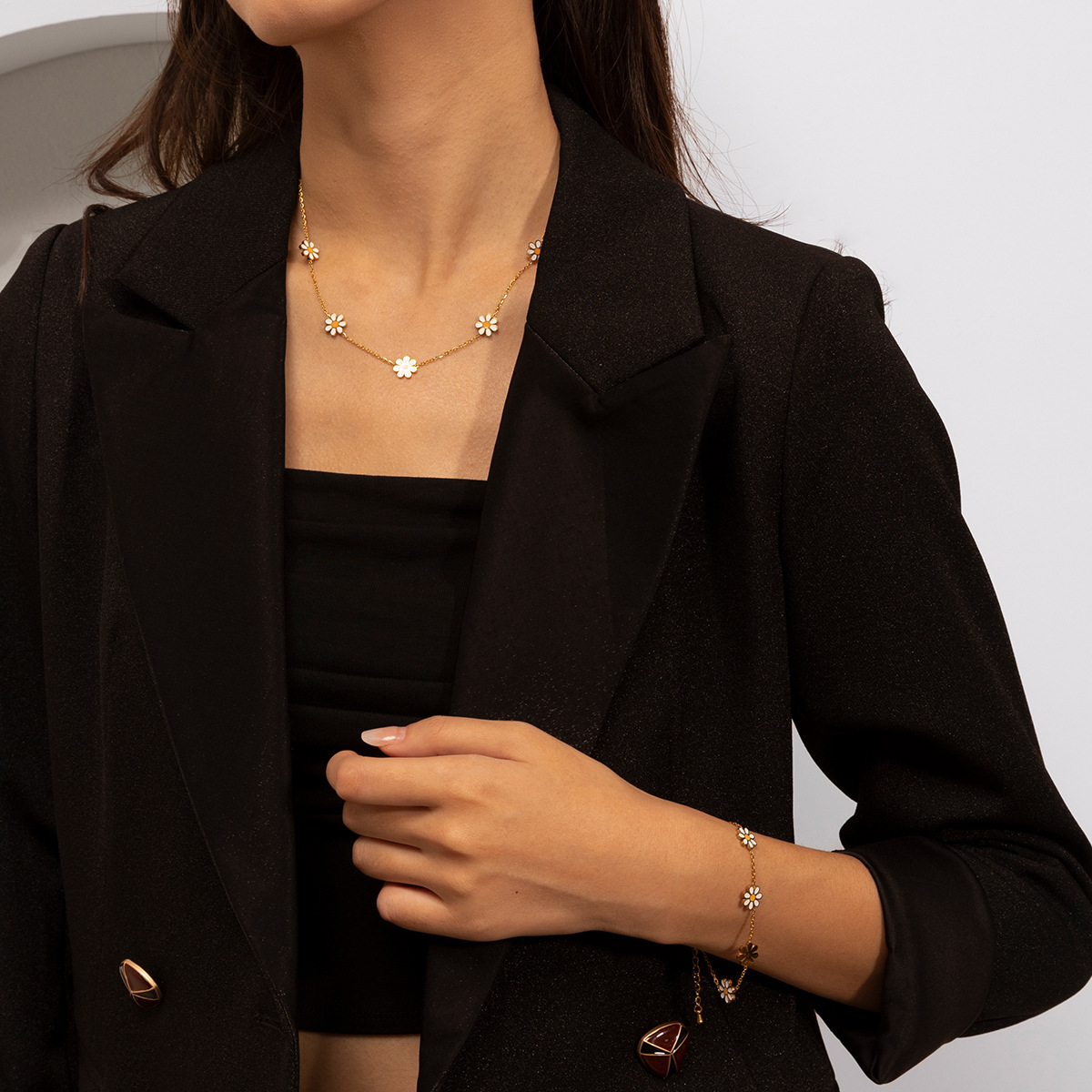 TENA Europa y los Estados Unidos collar de acero inoxidable lujo ligero nicho de margarita universal colgante perno conjunto de joyería venta caliente transfronteriza