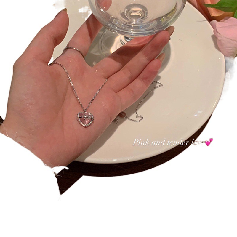 [Té de melocotón de miel] collar de amor rosa simple y fresco, nicho de lujo ligero y alto diseño de la cadena clavícula