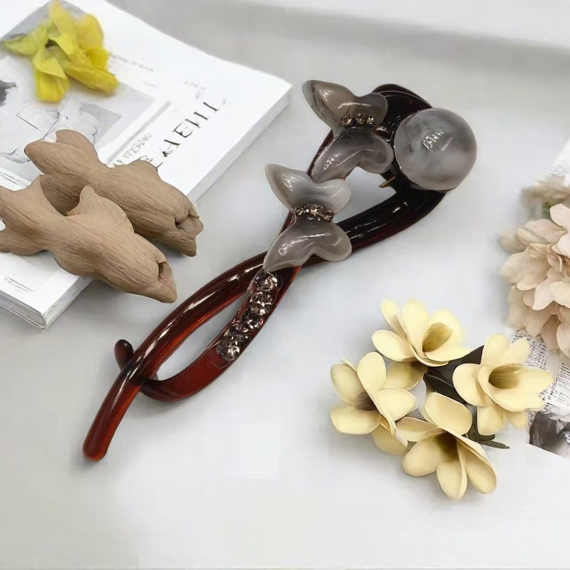 11cm アクリルワンワードクリップゼリーツイストクリップ女性の後頭部ヘアアクセサリーハイエンドライト高級ヘアクリップ|undefined