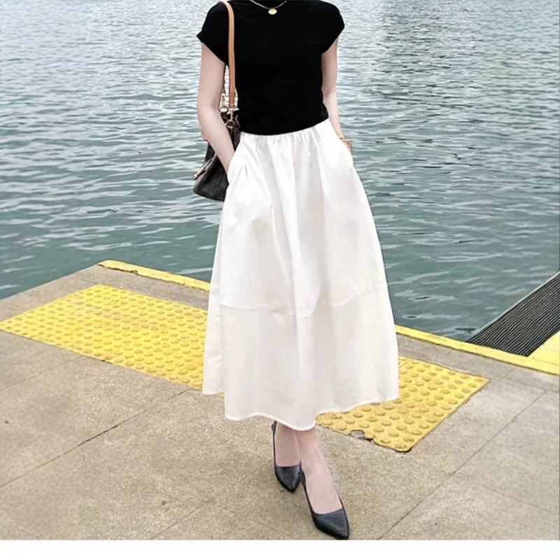 White A-line skirt for spring and summer, high-waisted, figure-flattering umbrella skirt, slimming mid-length white skirt for petite pear-shaped figures White A-line skirt for spring and summer, high-waisted, figure-flattering umbrella skirt, slimming mid-length white skirt for petite pear-shaped figures