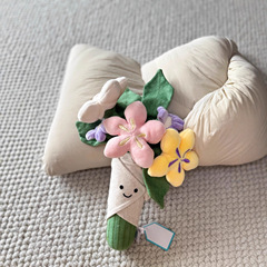 イギリスの新商品cat趣味の手は花のぬいぐるみのぬいぐるみの花束を持って飾ります。
