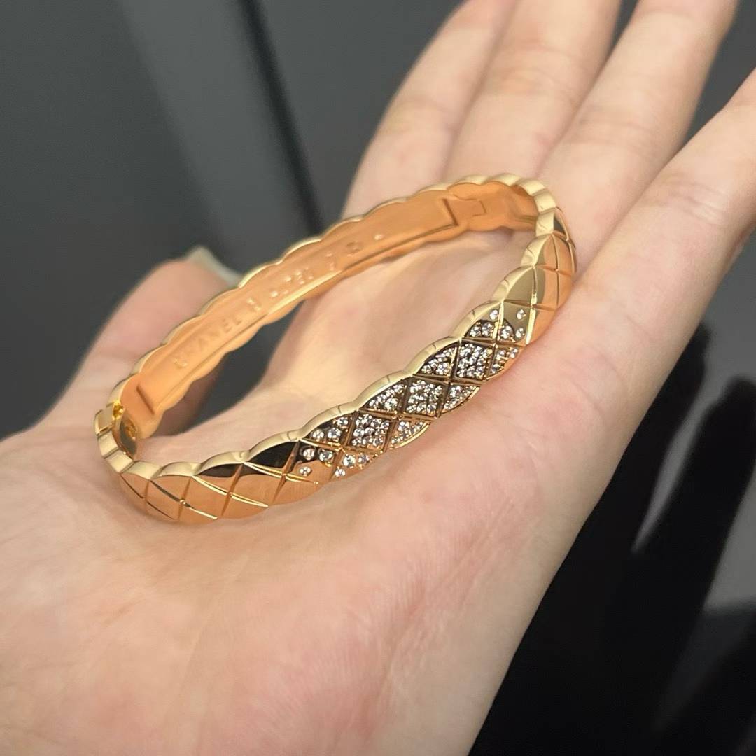With diamond pattern, golden, pink gold