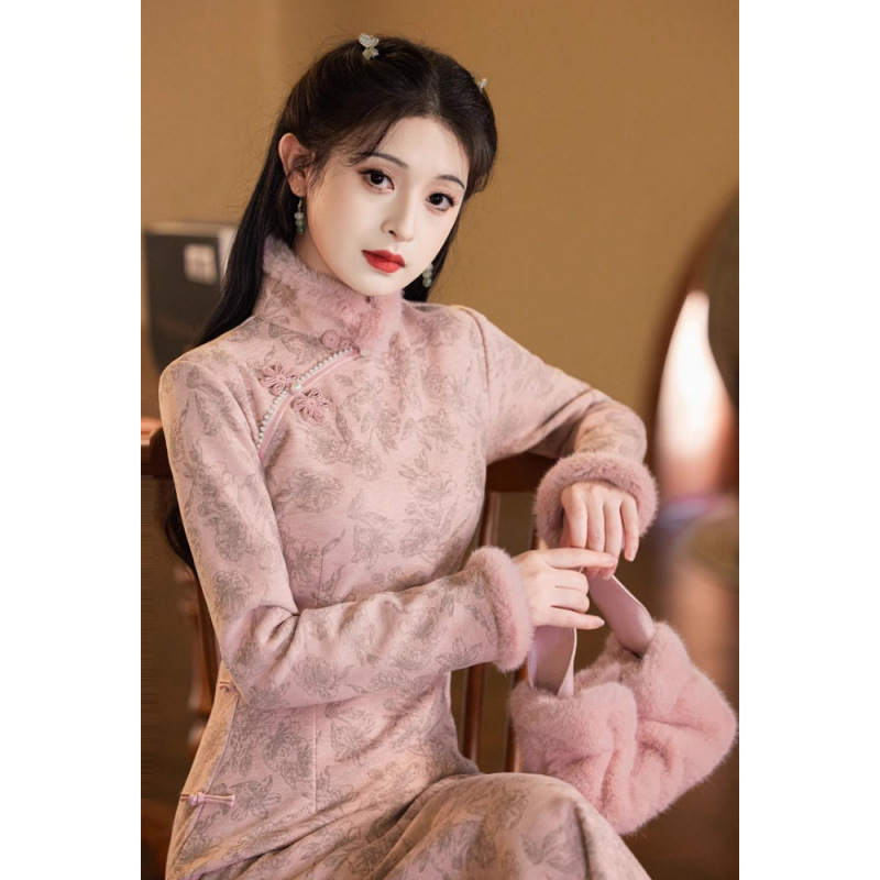 粉色旗袍秋冬2024新款改良年轻款冬季长袖加绒加厚新中式日常可穿