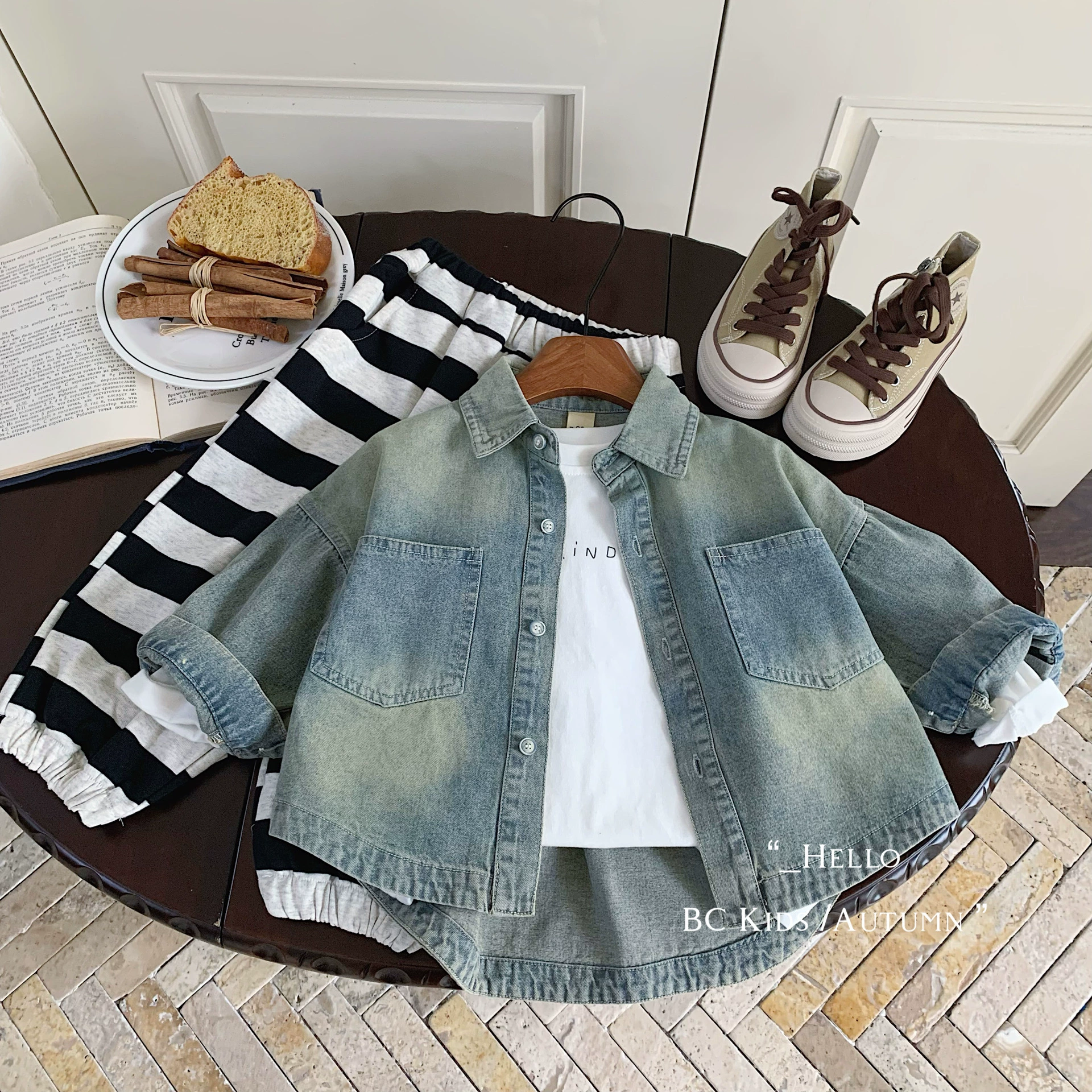 Детская джинсовая рубашка 2025 осень новая мальчиковая ретро универсальная куртка корейский стиль джинсовая рубашка модная G0370