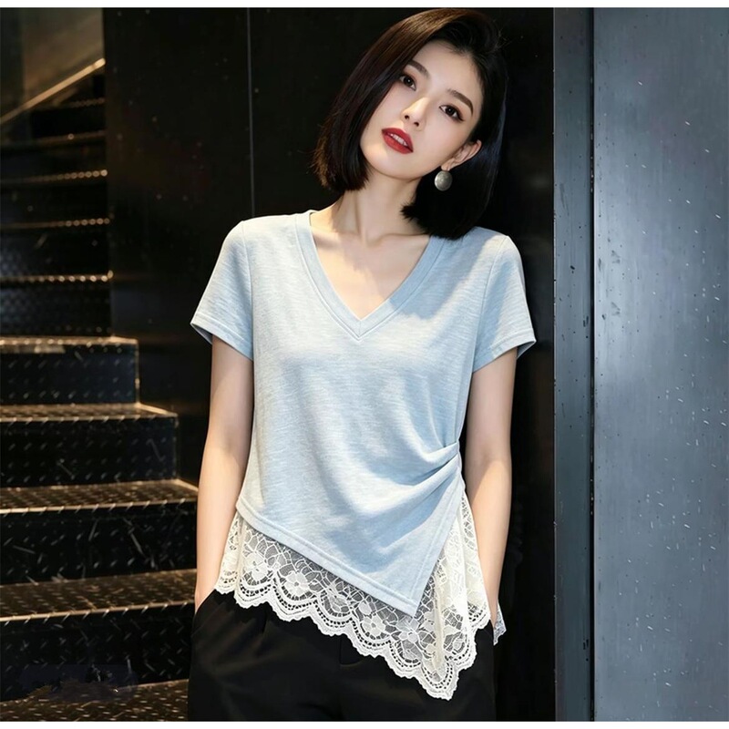 White V-Neck Short-Sleeved T-Shirt with Lace Hem for Women, New Summer Style, Super Beautiful and Elegant Top