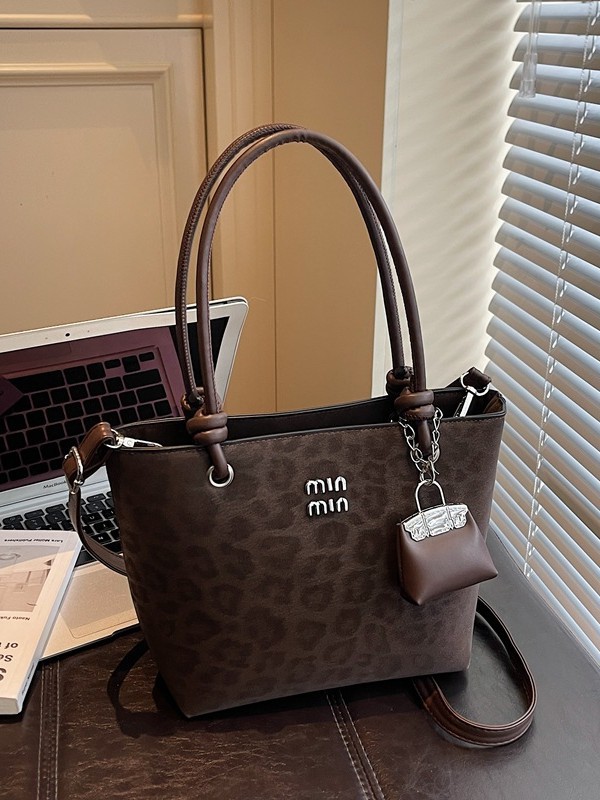 Transfronterizo coreano yozi versátil bolsa de cesta de verduras 2025 otoño y invierno nuevo tipo de bolso de hombro móvil bolso de cubo de niña