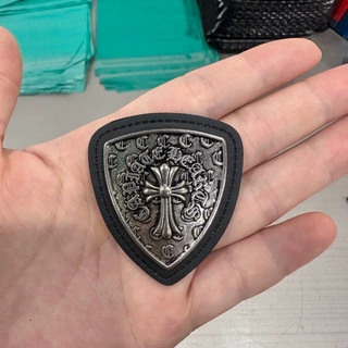 盾牌五金配件十字盾牌金属皮标 潮牌风格皮牌 皮衣牛仔外套箱包装