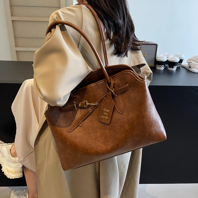 Bolsa de mano de moda retro para mujeres 2024 nueva moda de gran capacidad bolso de hombro de alta explosión bolso de brazo