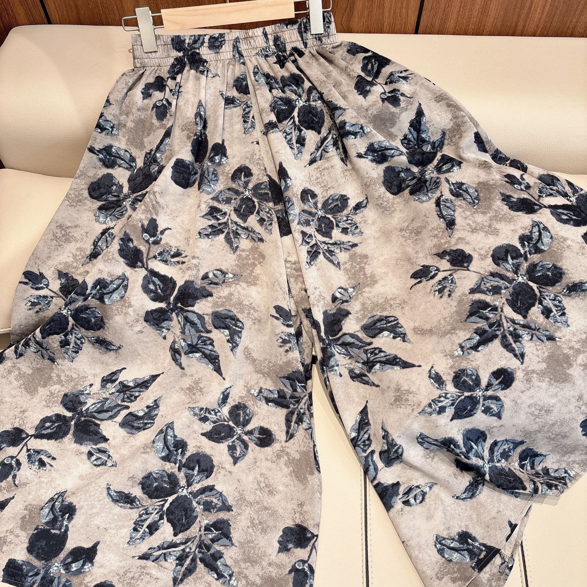 2025冰丝裙裤女夏季薄款宽松休闲垂感显瘦小个子七八分阔腿裤裙