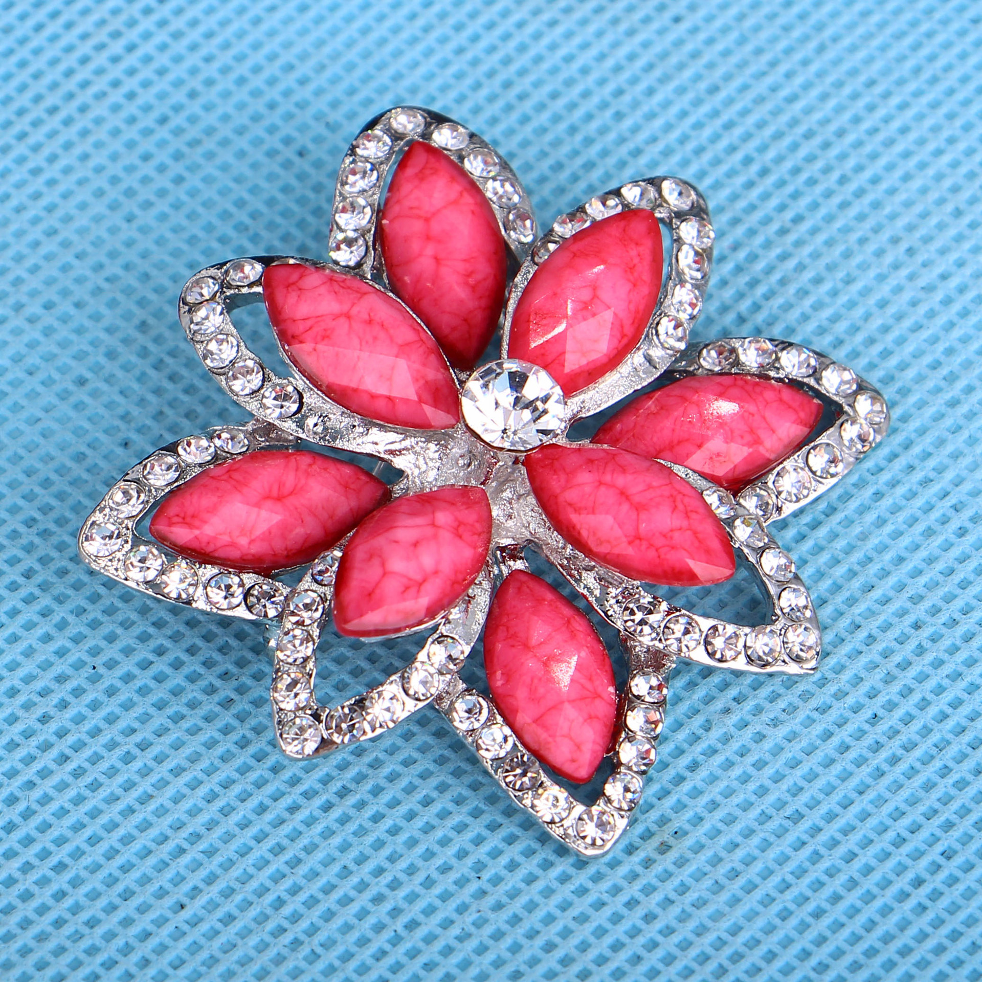 新品时尚大牌胸针韩版百搭女士别针批发直销领口毛衣镶钻服饰