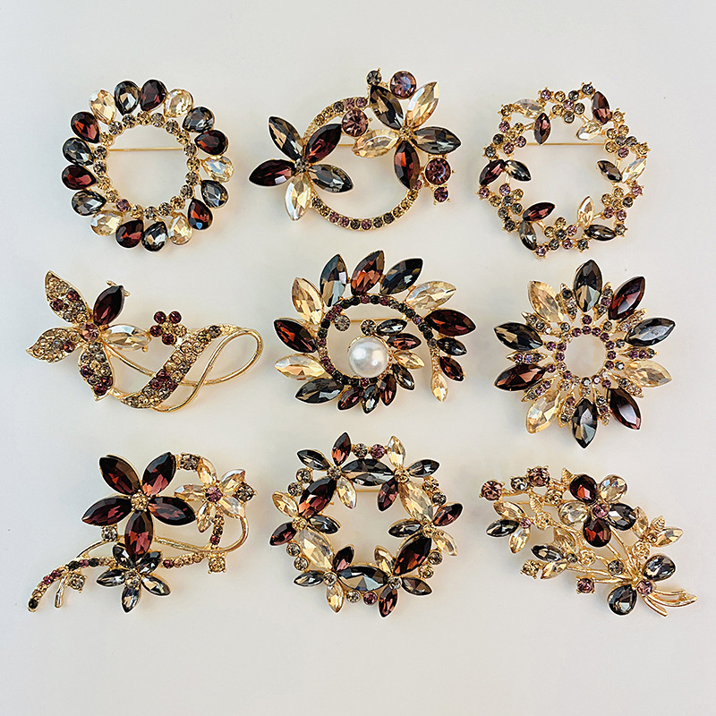 High-end Retro Crystal Flower Brooch Women's Personality Elegant Coat Cardigan Corsage Fashion Exquisite High-end Sense Pin