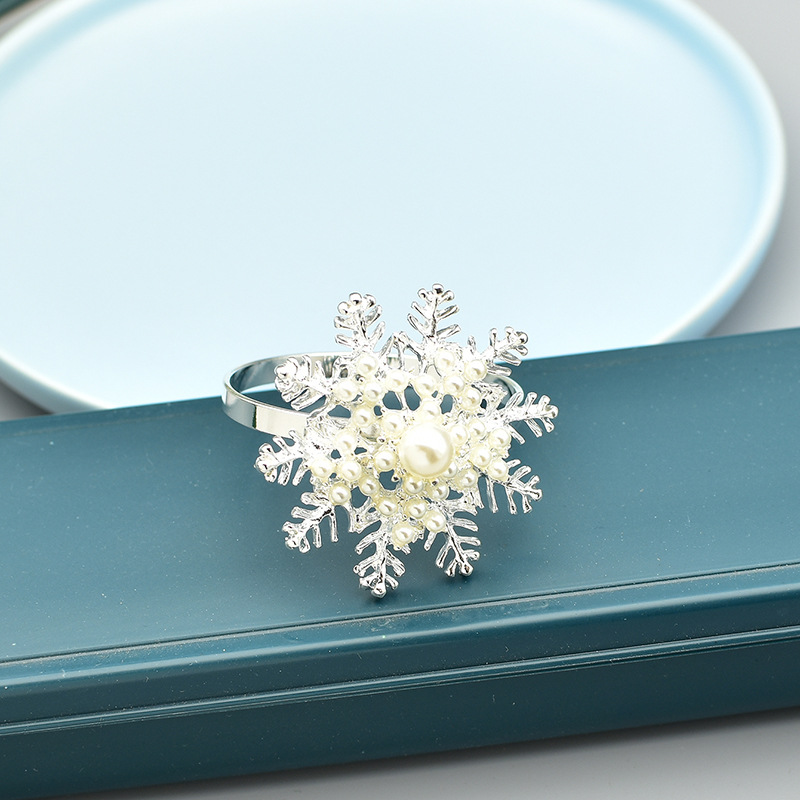 Precio bajo oferta Hotel restaurante modelo habitación servilleta hebilla servilleta anillo Oro Plata Hueco copo de nieve Shengdan servilleta anillo