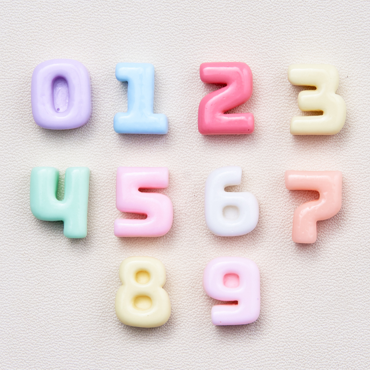 Color sólido letras ~ nueva historieta Linda crema pegamento teléfono Shell resina accesorios horquilla DIY joyería hecha a mano image 4