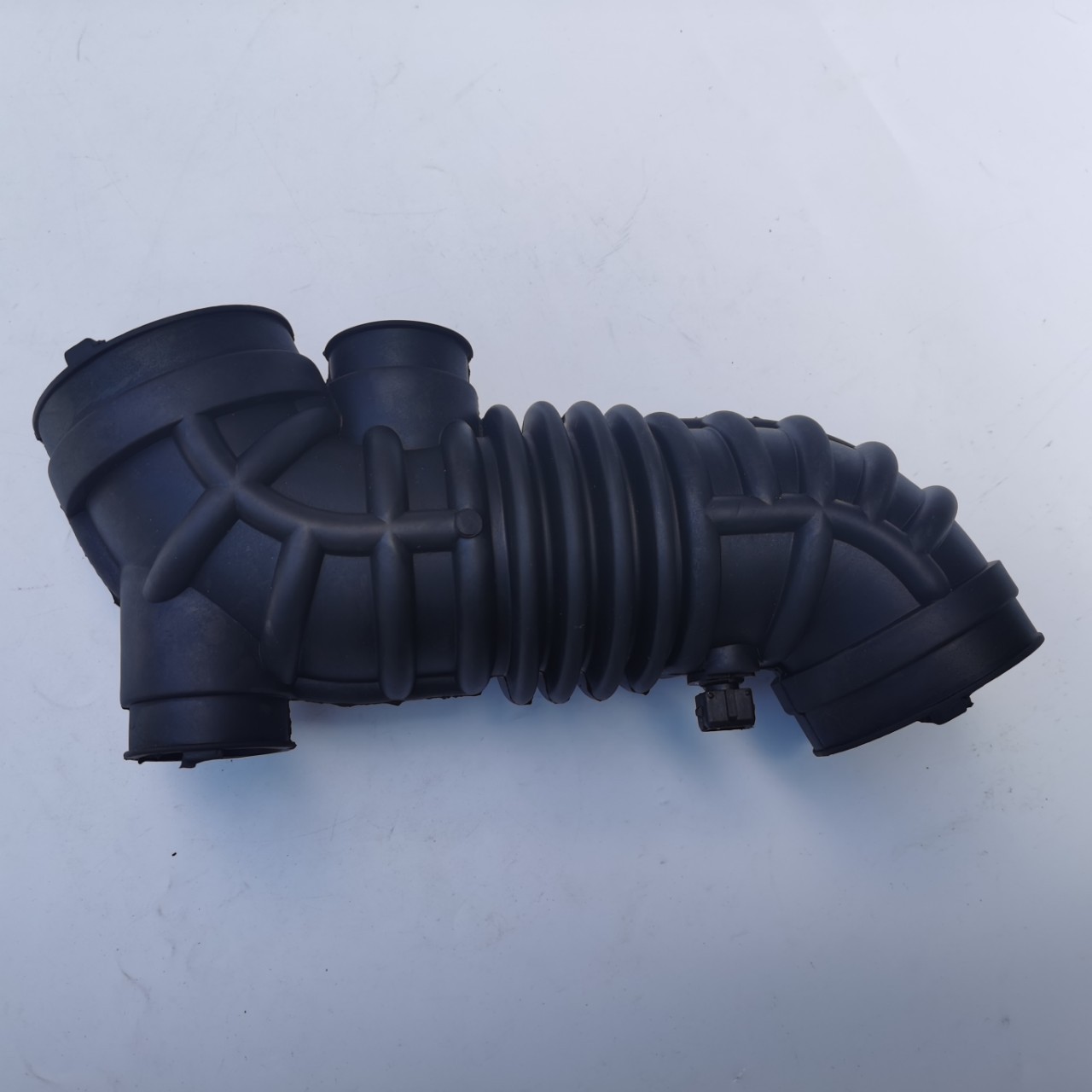 Car engine air intake pipe is suitable for Opel antara Chevrolet 2.4 Kopac 96628910