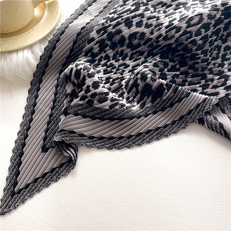 Leopard Printed Square Scarf For Women Trendy Fashion Accessory_voghion.com