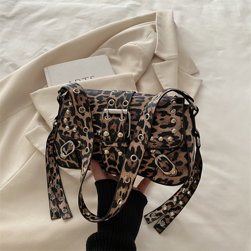 2025 New Texted Trendy Hot Girl Rivet Leopard Print Personalized Design Locomotive Shoulder Crossbody Underarm Baguette Women's Bag 2025 New Texted Trendy Hot Girl Rivet Leopard Print Personalized Design Locomotive Shoulder Crossbody Underarm Baguette Women's Bag