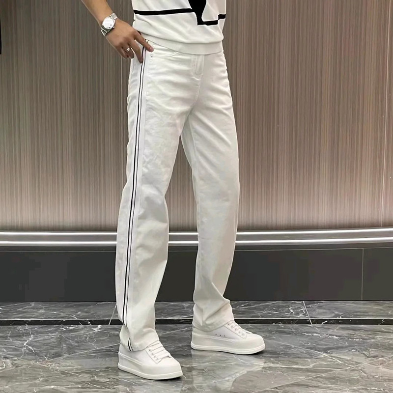 Otoño nuevos pantalones vaqueros elásticos de moda para hombres Pantalones rectos sueltos de cinta lateral juvenil pantalones de pierna ancha lavados versátiles