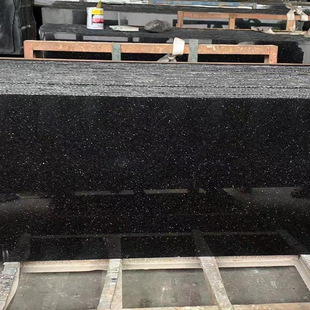 �ڽ�ɳ����ʯʯ�İ�ĉ��̨��ʯ���l����̤�����