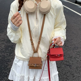 女士单肩包;女士斜挎包;休闲背包