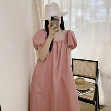 韩国chic方领设计感茶歇裙2023年新款宽松冷淡风粉色泡泡袖连衣裙