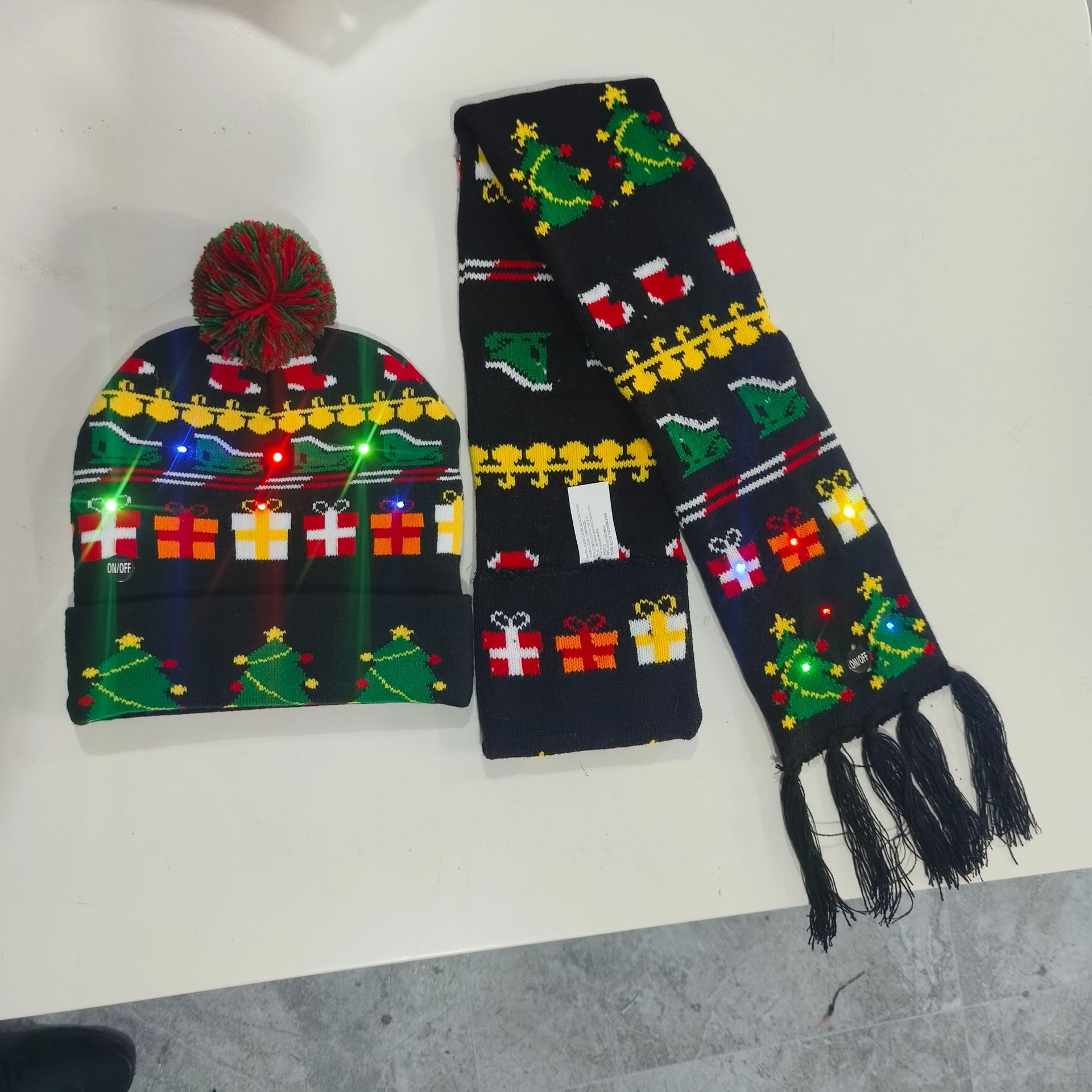 Spot árbol de Navidad sombrero bufanda con luz LED deslumbrante traje de dos piezas letras de punto animal jacquard fan bufanda