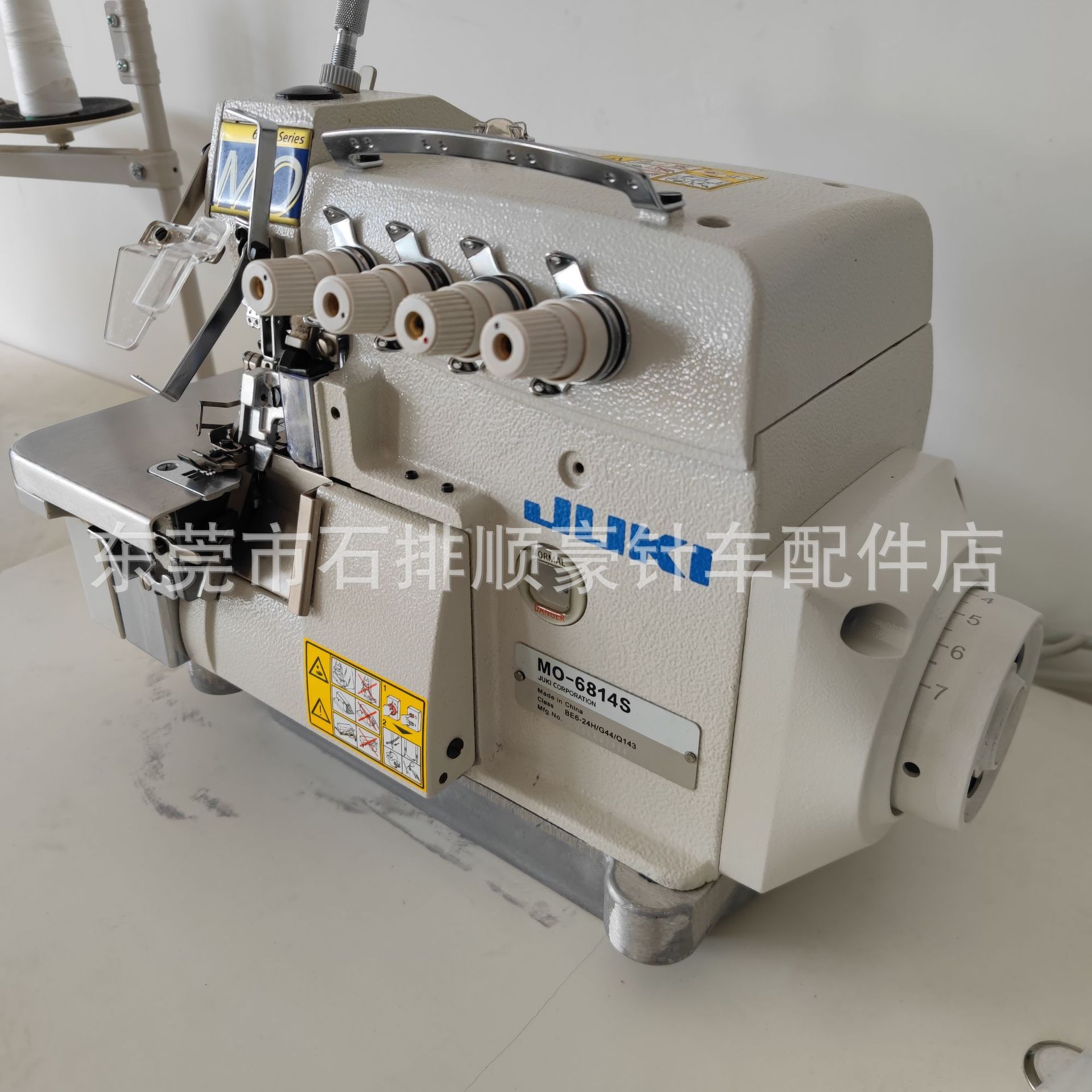 Máquina de coser overlock de cuatro hilos de accionamiento directo JUKI MO6814S de uso pesado, máquina de coser de puntada de cobertura, específica para fábrica