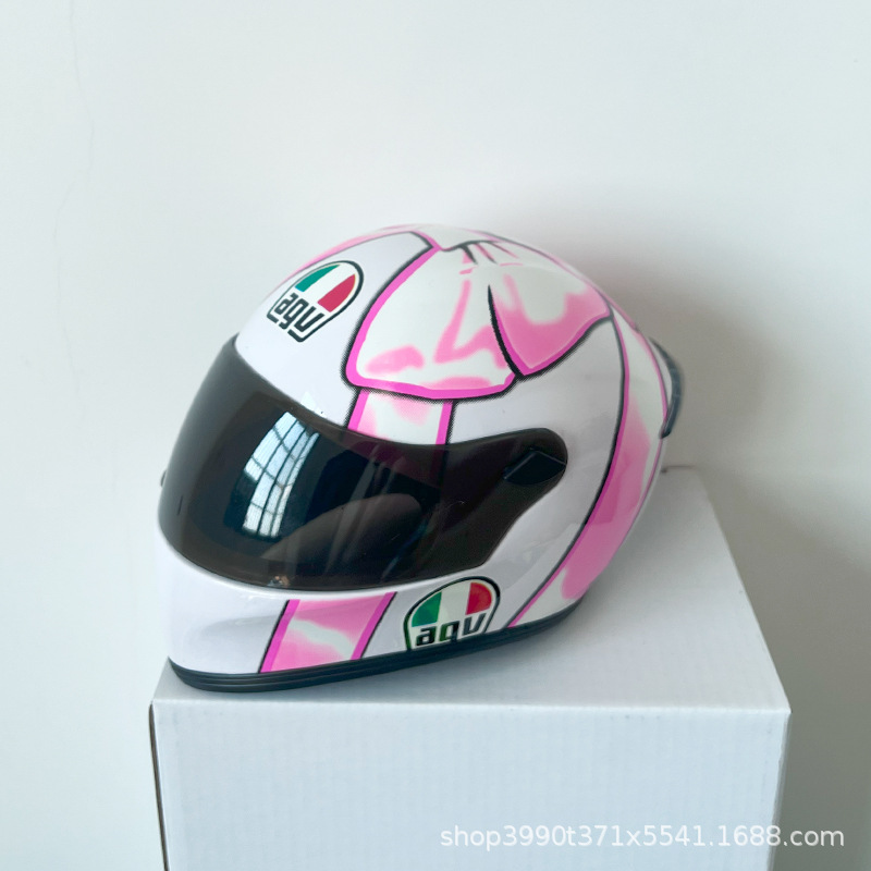 Motocicleta oso casco muñeca tensión oso gato afortunado motocicleta cola caja asiento trasero decoración modelo casco pequeño