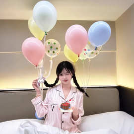 小红书爆款彩色女生成人生日气球氛围感酒店拍照道具飘空乳胶装饰