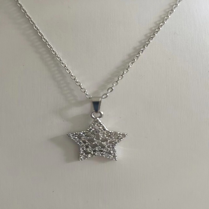 Collana elegante con micro inlay a forma di cuore e goccia_voghion.com