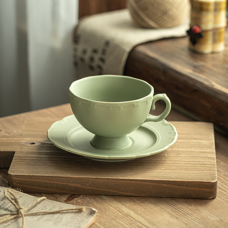 Elegante y refinado retrógrado de cerámica francesa tazas de café y platos set cubiertos de té de la tarde tazas de desayuno tazas de té al por mayor