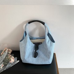 新しいイミテーションデニム通勤バッグ、ファッショナブルでニッチなトートバッグ、大容量の女性用カジュアルハンドヘルドショルダーバッグ