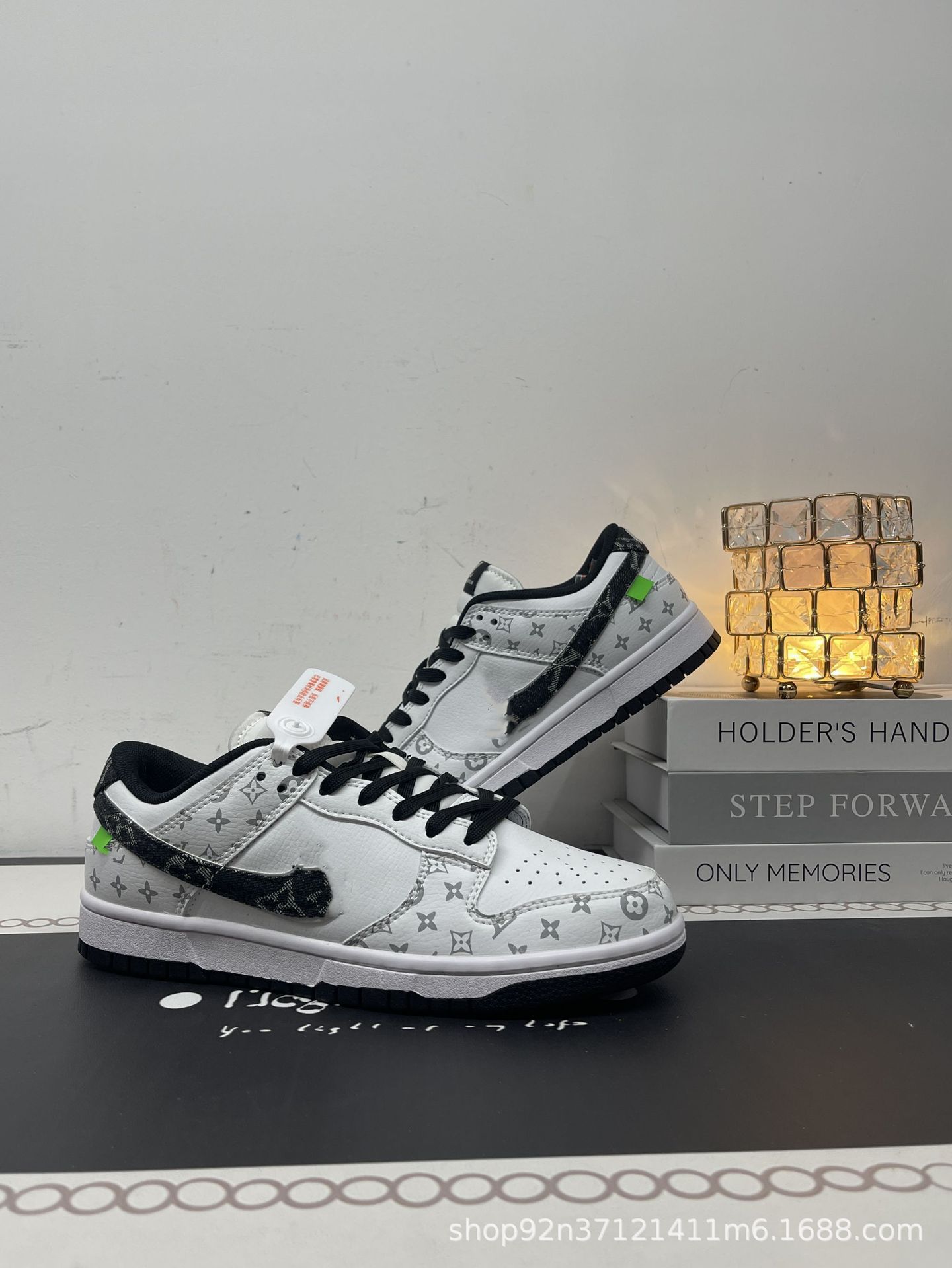 공동 브랜드 흰색과 검정색 [하프 사이즈 포함]