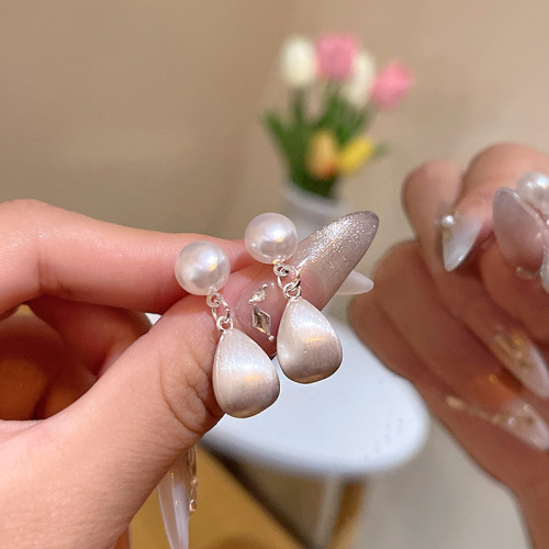 Exquisite light luxury high-end brushed droplet pearl tassel earrings for women, unique style design earrings for women