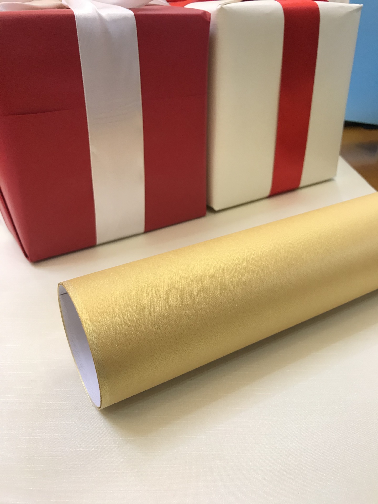 Oro claro; 70*100 cm (hojas)