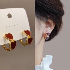 French retro wine red heart-shaped earrings with a high-end, light luxury feel for women, small designer heart earrings with a charming and elegant style.
