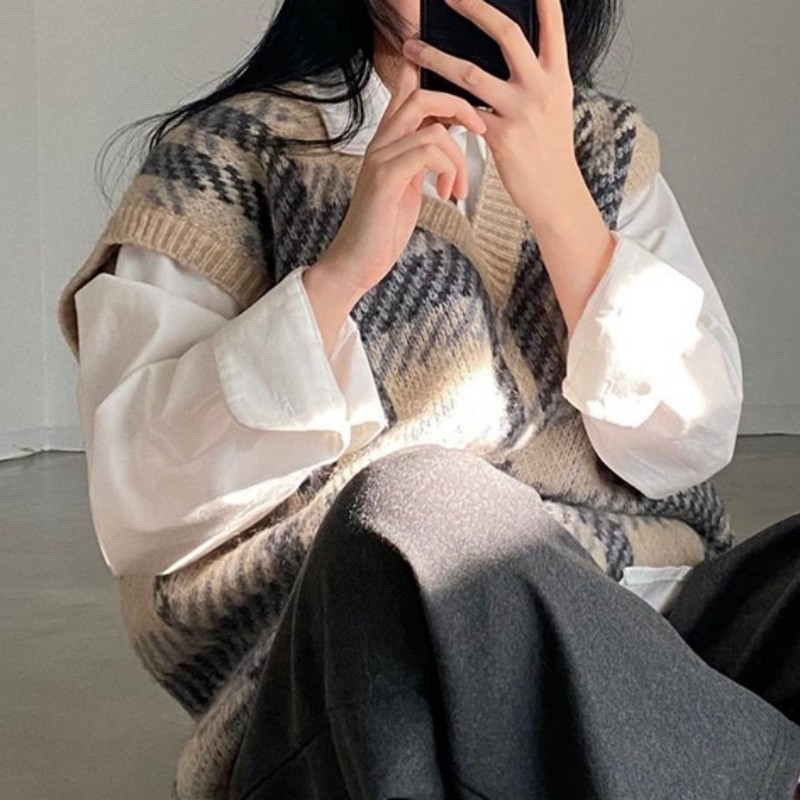 Retro con cuello en V Plaid Chaleco de punto para mujer Otoño e Invierno ropa exterior suelta pequeño chaleco suéter fresco 2023 Nuevo
