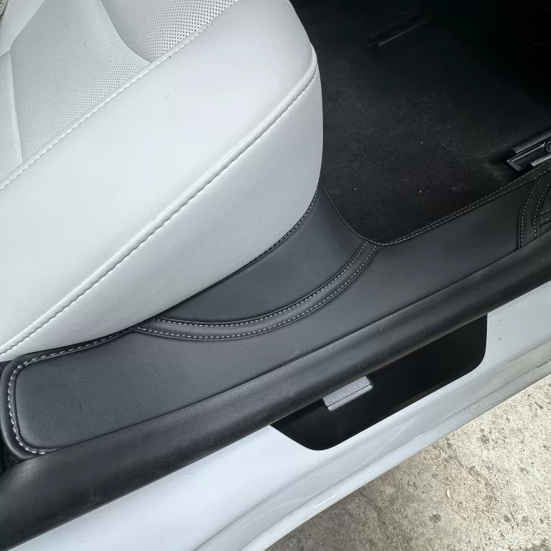 Подходящая под новую версию Tesla Model 3/Y/S пороговая накладка с педалью приветствия и противоскользящей педалью внутри автомобиля