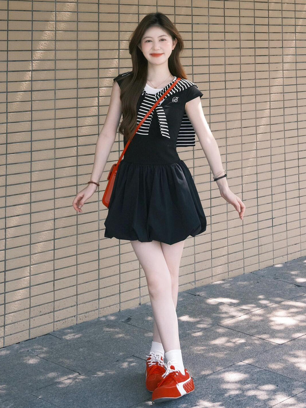 黑色连衣裙子女夏季2025新款今年流行爆款巨好看的掐腰蓬蓬裙短裙|undefined