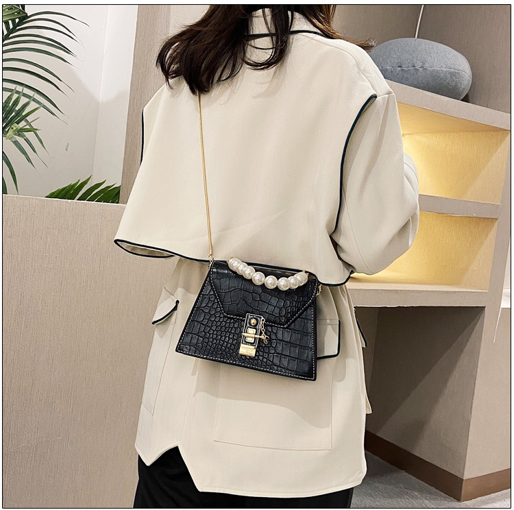 Women's Small Pu Leather Solid Color Elegant Flip Cover Handbag display picture 6