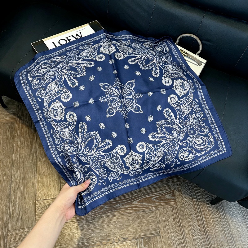 Colección 70*70 nuevo estilo bufanda de seda azul sensación de alta calidad imitación bufanda cuadrada de seda moda todo-fósforo bolsa atada bufanda de pelo