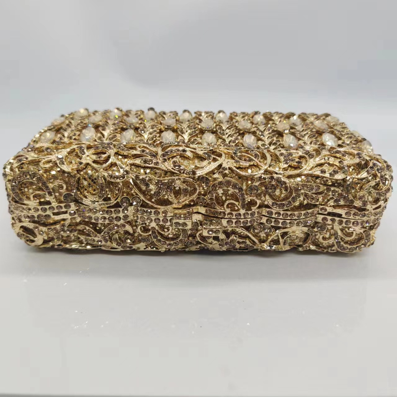 Nuevo bolso de aleación de lujo de mujer de moda europea y americana cadena de banquete bolso de axila ligero lujoso oro plata duro Daiwei