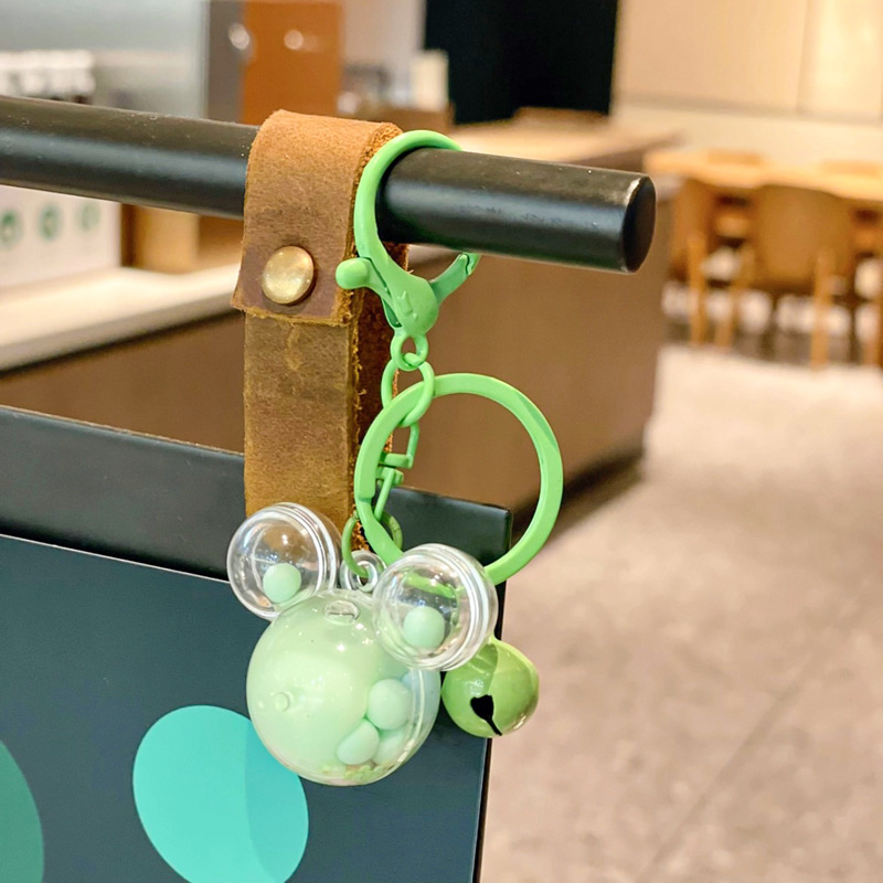 Caricatura en aceite líquido arena flotante botella mochila llavero delicado colgante accesorios accesorios máquina de muñecas pequeños regalos al por mayor