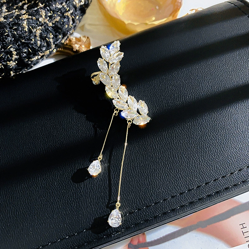 Серьги, серебряная игла 925, жемчужина и циркон floral ретро европейский стиль, лёгкий 0.036 кг