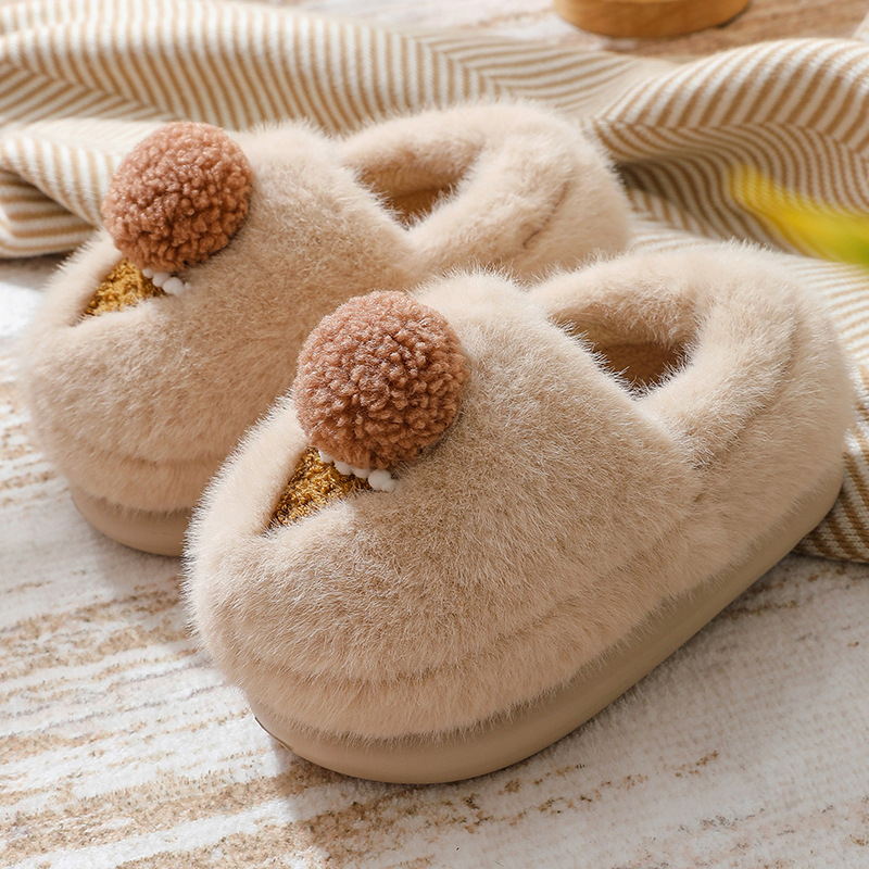 Nuevas zapatillas de invierno de algodón con dibujos animados para mujer, zapatos peludos de interior de suela gruesa para uso doméstico, zapatos cálidos de algodón medio antideslizantes para uso exte