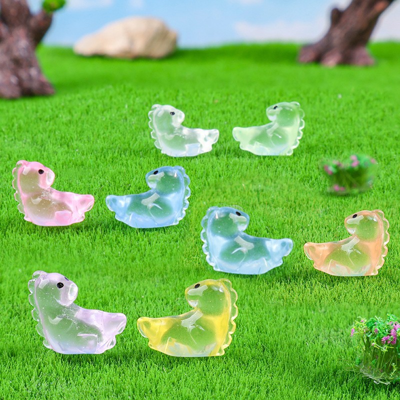 머리가 기울어진 다채로운 작은 공룡 야광 혼합 팩