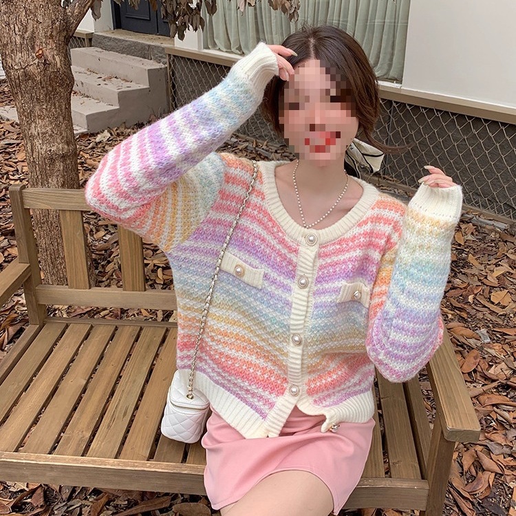 秋冬宽松减龄短款针织开衫上衣法式小香风渐变条纹珍珠毛衣外套女