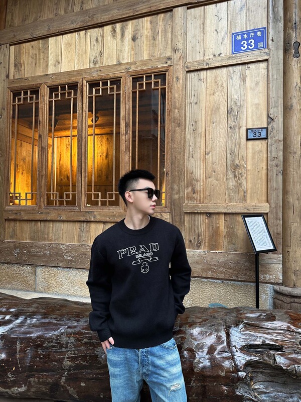 Correct Version 1.1 Moncler Blcg Autumn and Winter Miu Classic Letter Jacquard Crew Neck Wool Sweater for Men and Women Correct Version 1.1 Moncler Blcg Autumn and Winter Miu Classic Letter Jacquard Crew Neck Wool Sweater for Men and Women